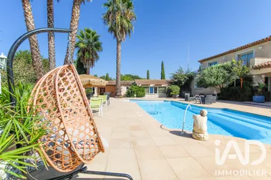 Maison à Roquebrune-sur-Argens (83520)