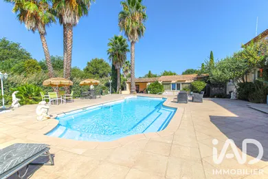 Maison à Roquebrune-sur-Argens (83520)