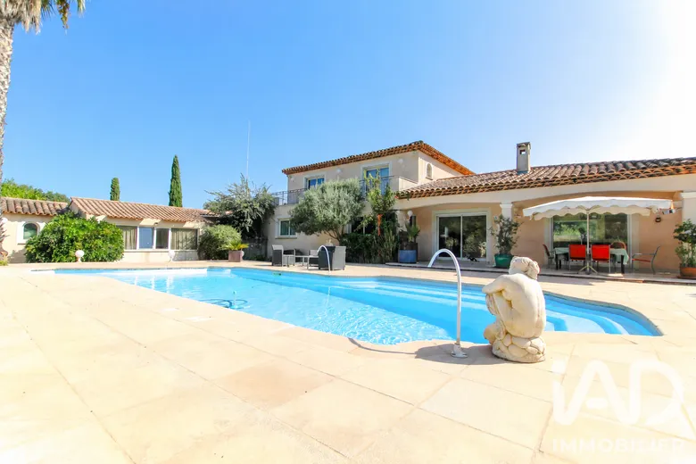 Maison 8 pièces 264 m² · à Roquebrune-sur-Argens · 264 m² · 949 000 €