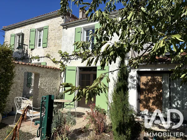 Maison de caractère en pierre à Forges