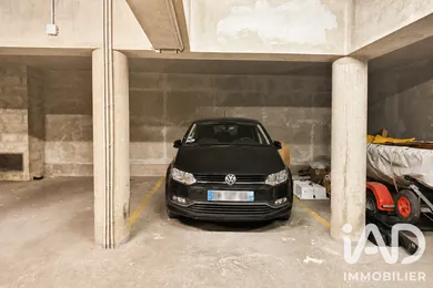Parking à Paris (75017)