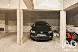 Parking in Paris (75017)