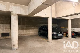 Parking in Paris (75017)