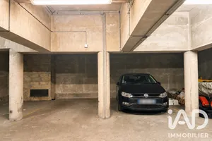 Parking à Paris (75017)