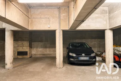 Parking à Paris (75017)