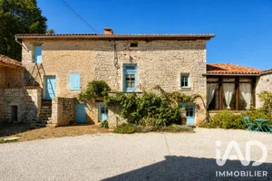 House in Mouton (16460)