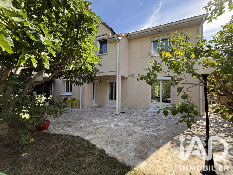 Maison 6 pièces 153 m² · à Santeny · 153 m² · 469 000 €