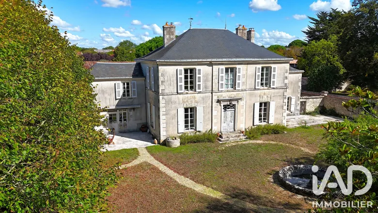 Maison 9 pièces 255 m² · à Auchay-sur-Vendée · 255 m² · 498 000 €