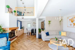 Architectural house in Marines (95640)