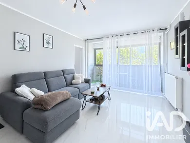 Apartment in Apt (84400)