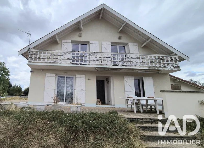 Maison 8 pièces 235 m² · à Saint-Just-Saint-Rambert · 235 m² · 335 000 €