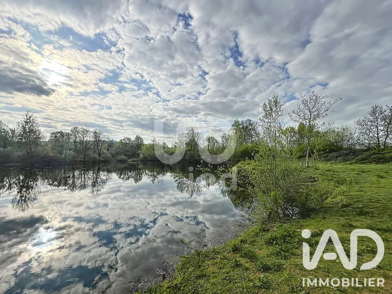 Terrain 26152 m² · à Champs-sur-Yonne · 59 990 €