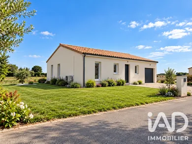 Traditional house in Saint-Martin-la-Pallu (86380)
