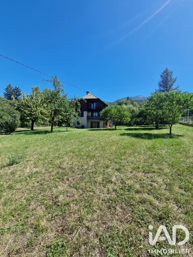 Pavillon à Saint-Sauveur (05200)