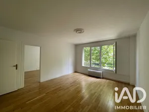 Apartment in Paris (75016)