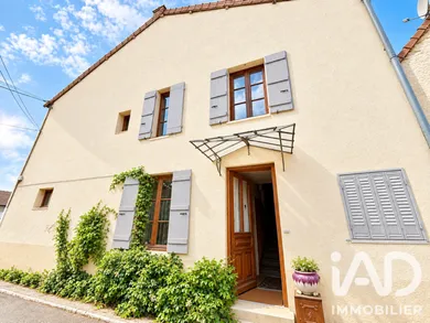 Village house in Salornay-sur-Guye (71250)