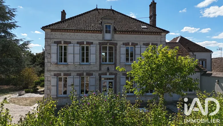 Maison 6 pièces 206 m² · à Gouaix · 206 m² · 520 000 €