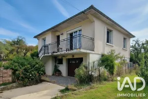 Detached house in Ruffec (16700)