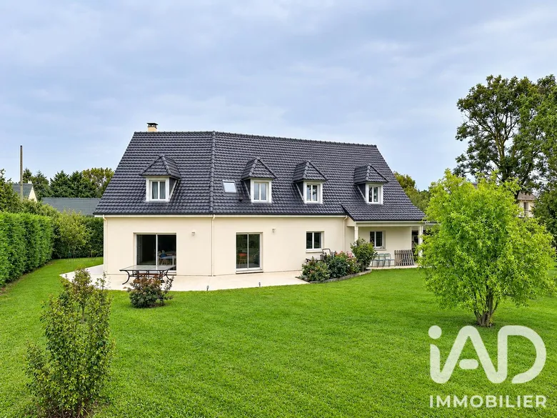 Maison 10 pièces 217 m² · à Saint-Pierre-en-Port · 217 m² · 399 000 €