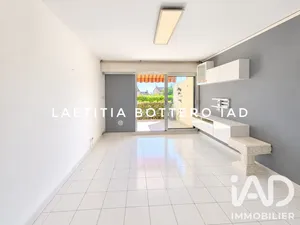 Apartment in Bandol (83150)