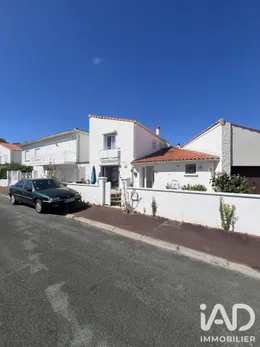 Townhouse in Royan (17200)