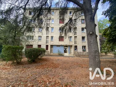 Appartement à Sainte-Geneviève-des-Bois (91700)