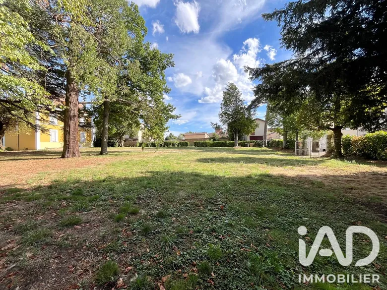 Terrain à bâtir à Ambérieux-en-Dombes (01330) · 179 000 €