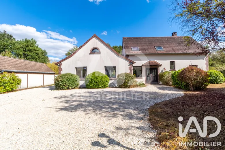 Maison 9 pièces 244 m² · à Noyers · 244 m² · 360 000 €