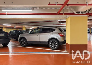Parking à Paris (75008)