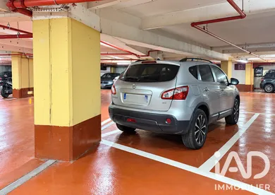 Parking à Paris (75008)