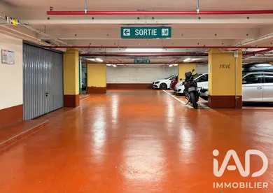 Parking à Paris (75008)