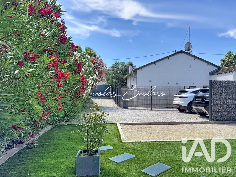 Maison 6 pièces 118 m² · à Saint-Étienne-du-Grès · 118 m² · 449 000 €
