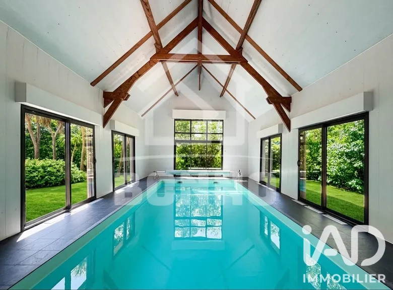 Maison 6 pièces 230 m² · à Saint-Lyphard · 230 m² · 698 000 €