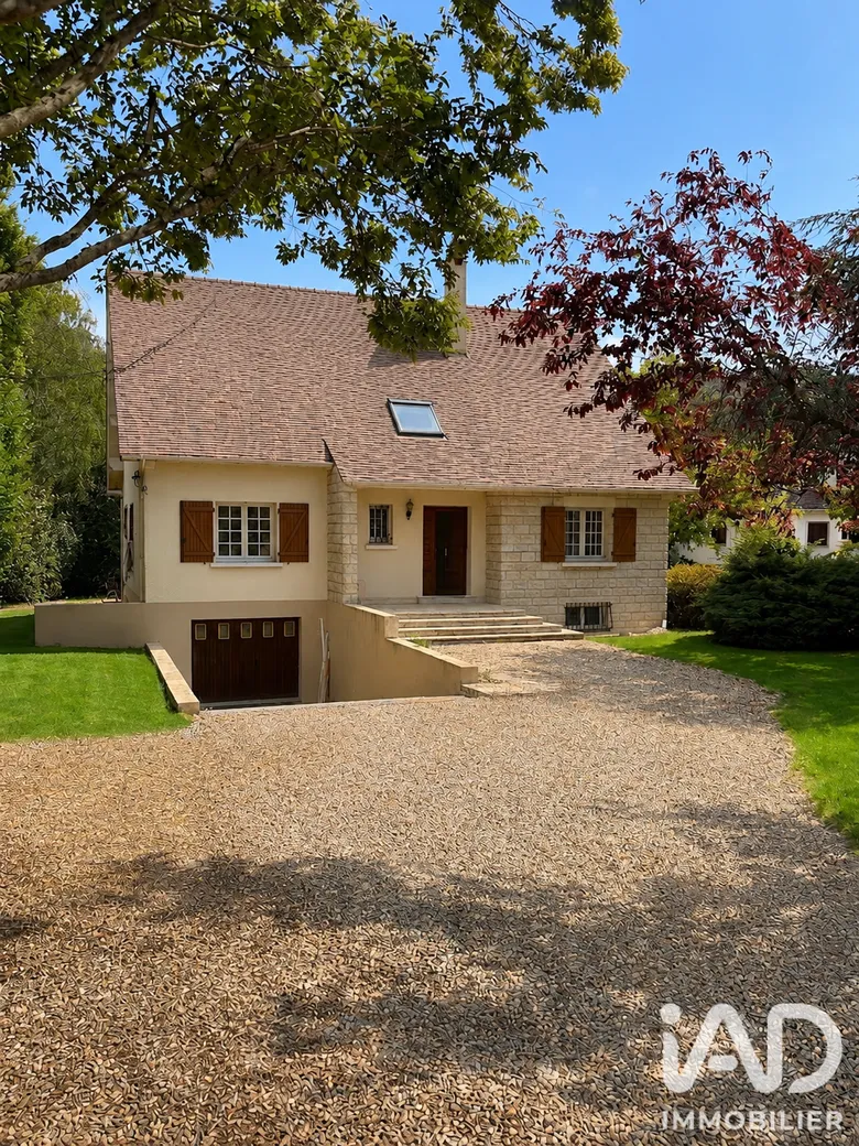 Maison 8 pièces 177 m² · à Soucy · 176,6 m² · 293 000 €