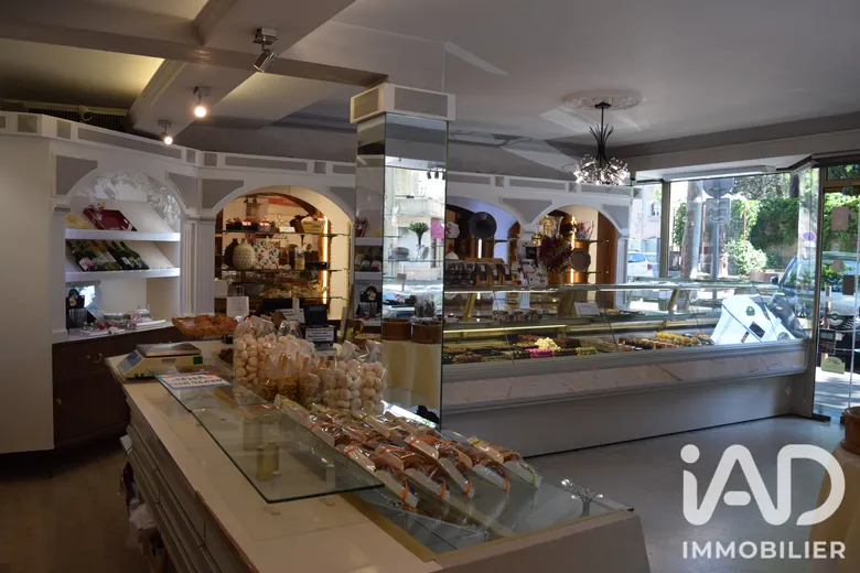 Local commercial 363 m² · à Sorgues · 363 m² · 175 936 €