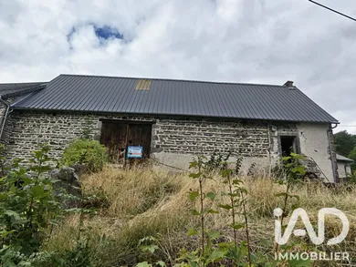 Grange à Orcival (63210)