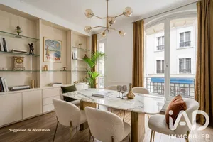 Apartment in Paris (75116)