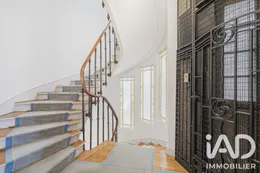 Appartement à Paris (75116)