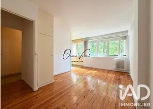 Apartment in Paris (75020)