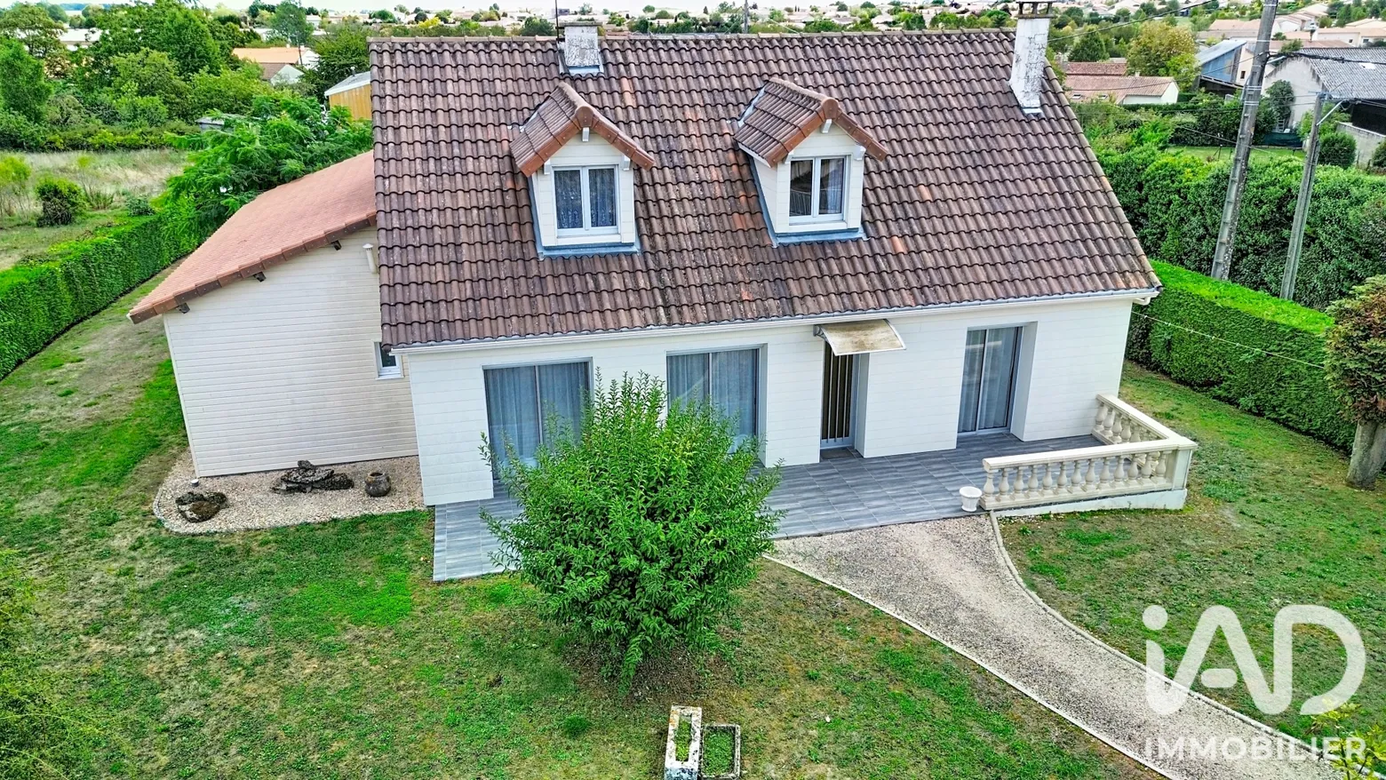 Vente maison à Vouillé (86190) : maison 7 pièces 169 m² - 2110847 — 2