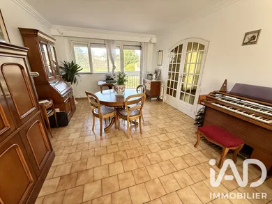 Immeuble à Montigny-le-Bretonneux (78180)