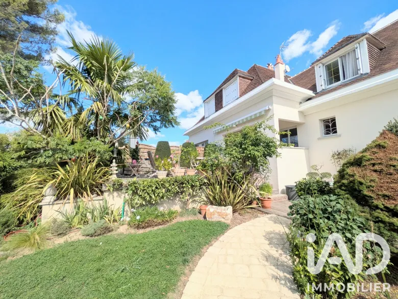Maison 6 pièces 185 m² · à Chambray-lès-Tours · 185 m² · 472 500 €