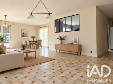 Maison traditionnelle à Les Églisottes-et-Chalaures (33230)