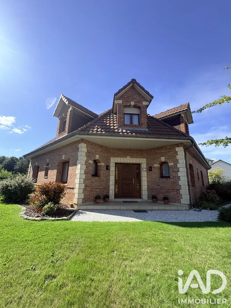 Maison 11 pièces 212 m² · à Camblain-Châtelain · 212 m² · 299 000 €