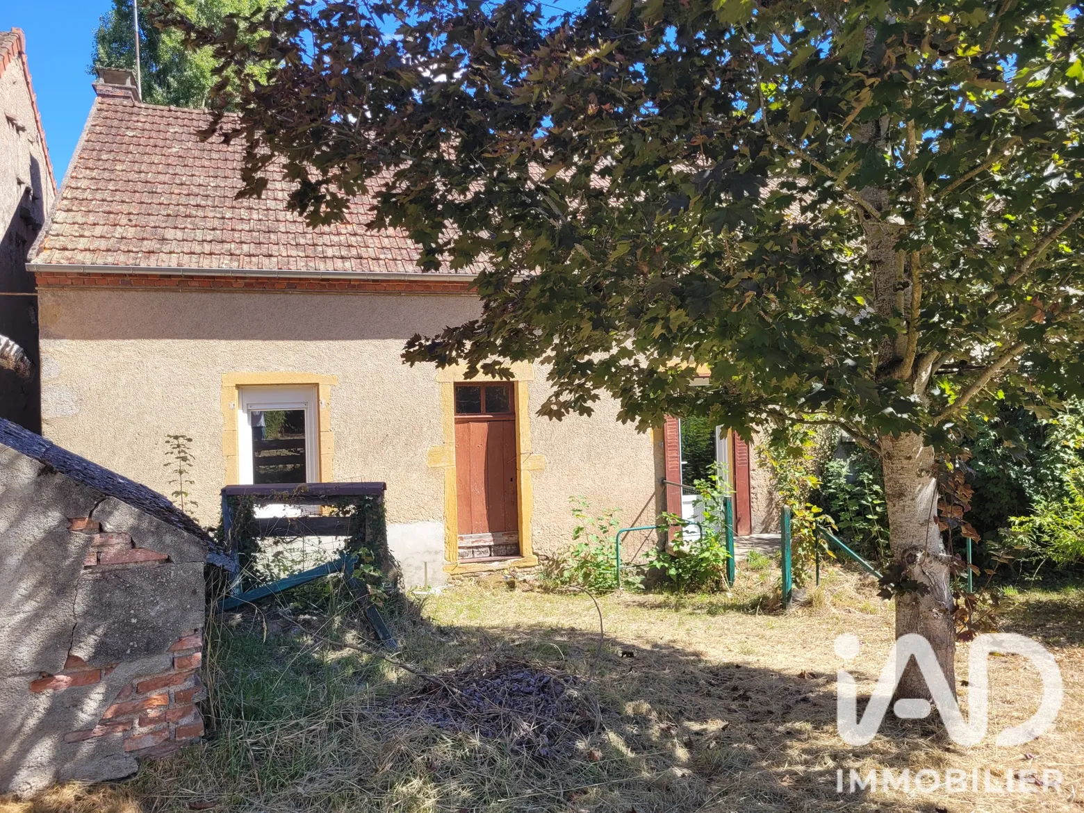 Vente maison à Issy-l'Évêque (71760) : maison de village 2 pièces 76 m² - 2105263