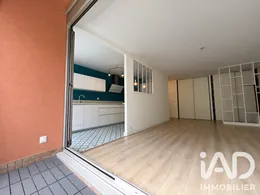 Apartment in Puteaux (92800)