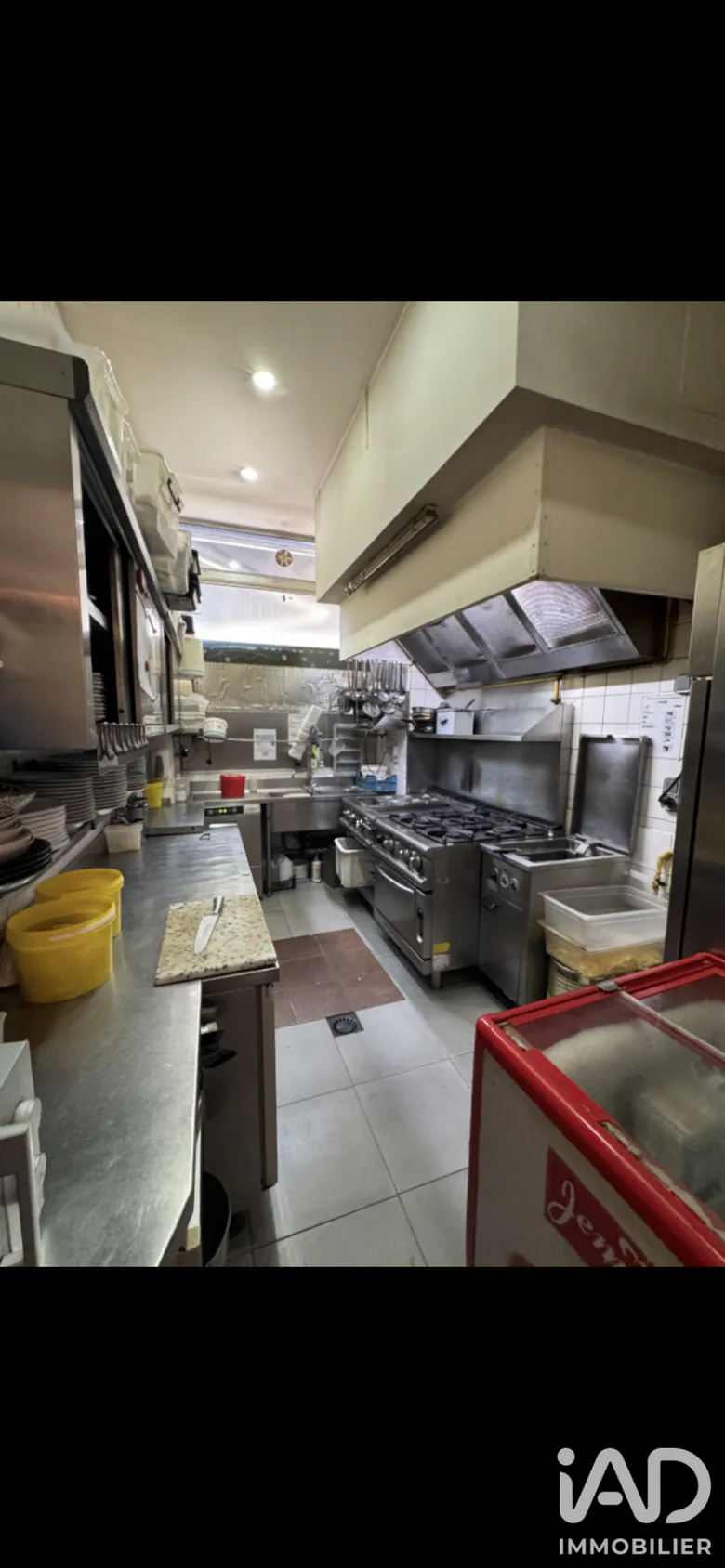 Local commercial 100 m² · à Courbevoie · 100 m² · 613 600 €