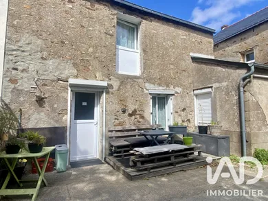 Townhouse in Saint-Gildas-des-Bois (44530)