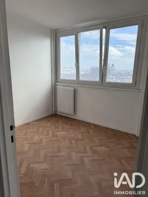 Apartment in Paris (75013)