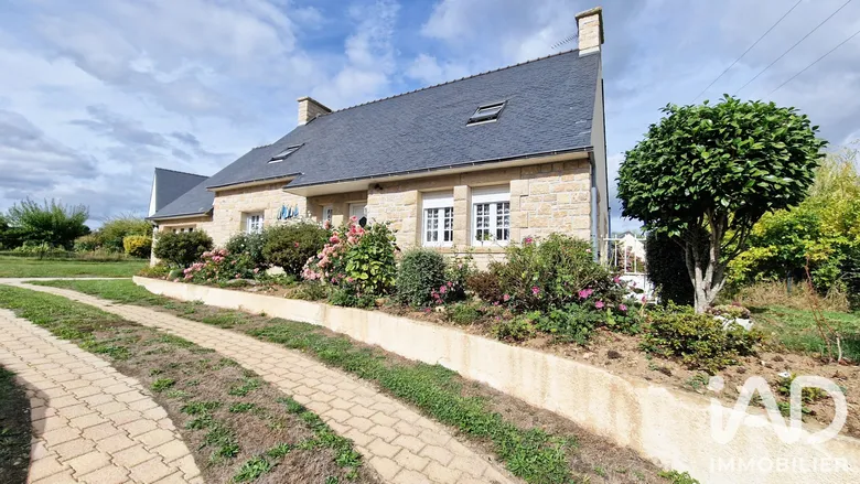 Maison 6 pièces 135 m² · à Guiscriff · 134,7 m² · 261 000 €